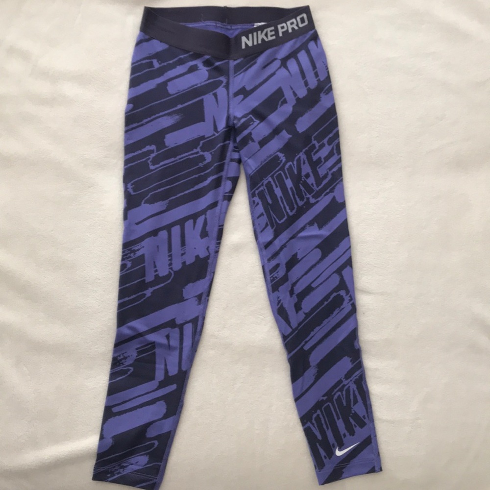 NWOT Nike Pro Capri leggings